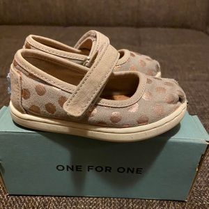 TOMS baby shoes